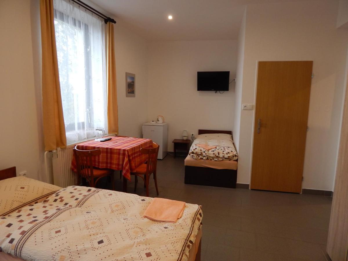 Penzion U Kasnych Mníšek pod Brdy Exterior foto